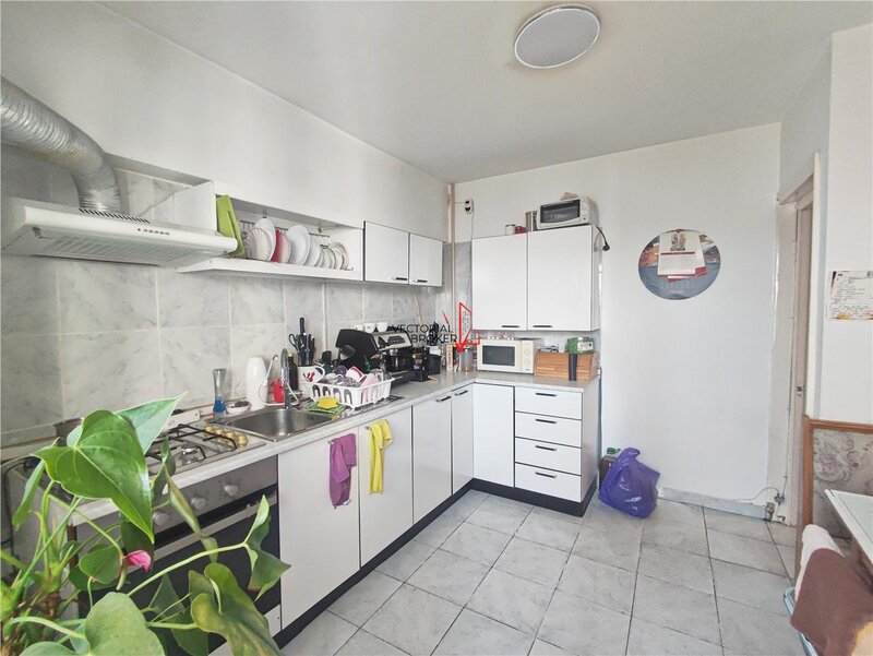 Apartament 4 camere decomandat, cu balcon si terasa