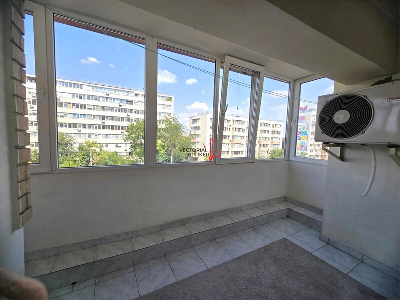 Apartament 4 camere decomandat, cu balcon si terasa