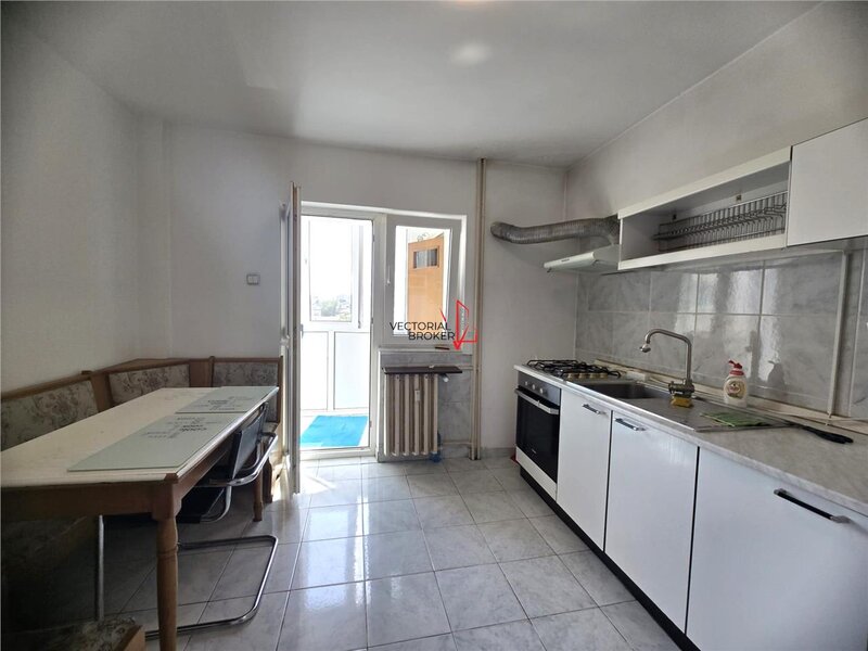 Apartament 4 camere decomandat, cu balcon si terasa