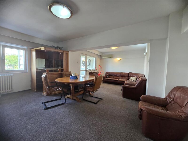 Apartament 4 camere decomandat, cu balcon si terasa